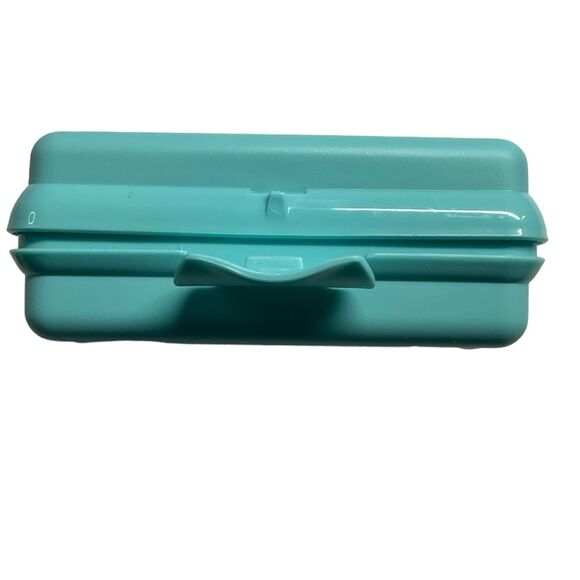 Tupperware Aqua Blue Brownie Wise Logo Sandwich Keeper - Picture 7 of 11